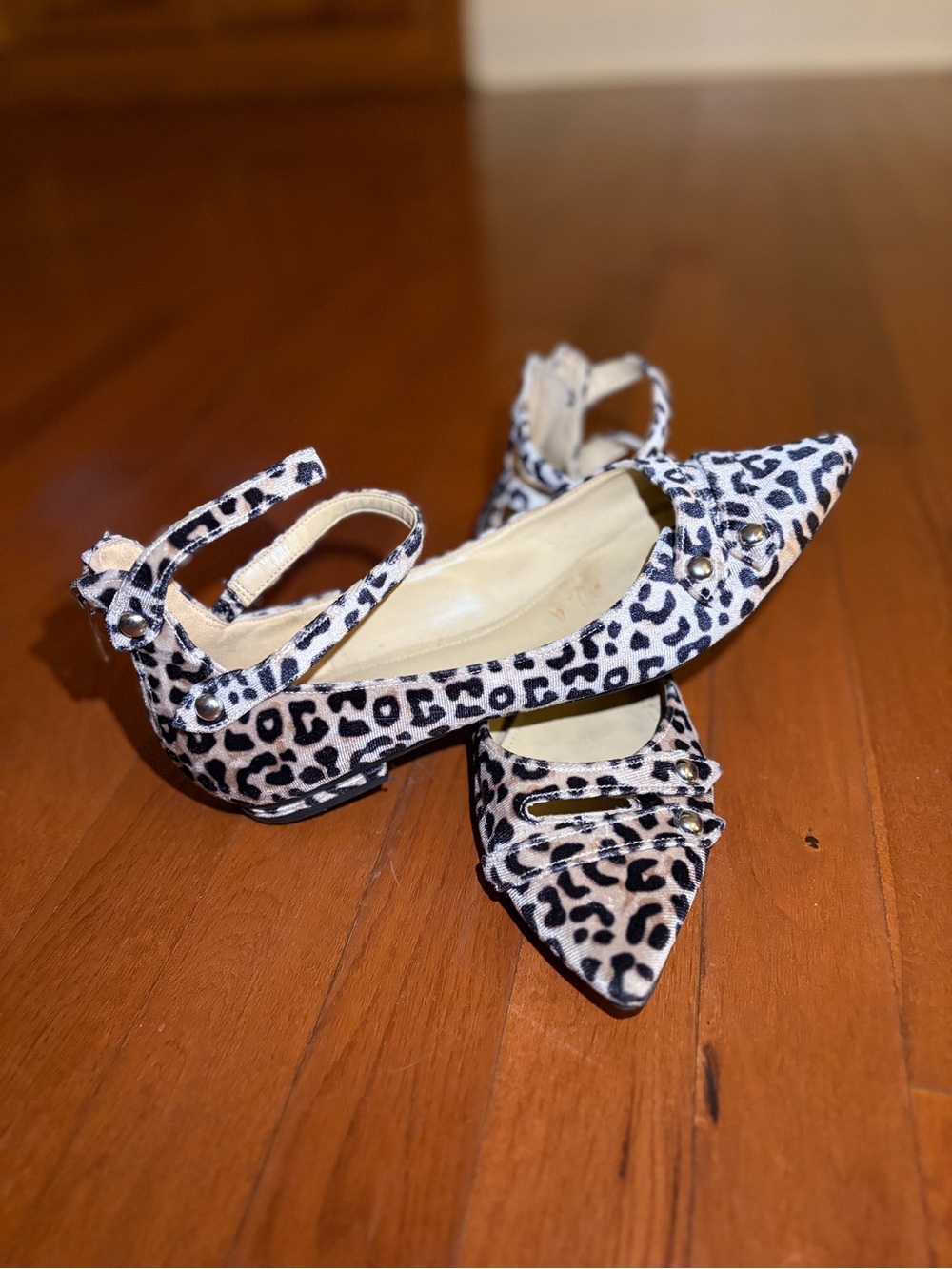 Marc Fisher | Mfalie Leopard Print Pointed Toe Ankle-Strap Flats - Black & Cream